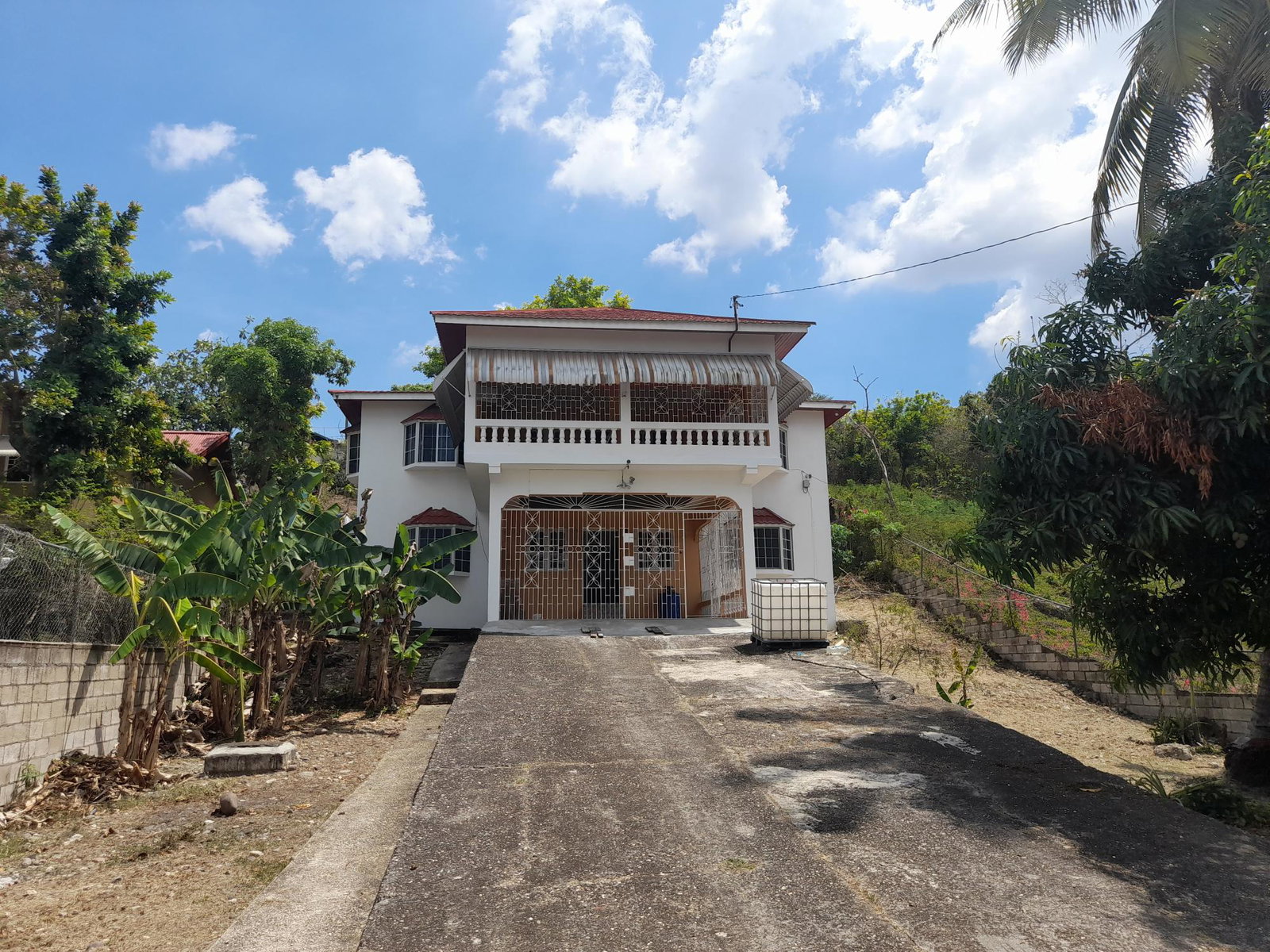 Exquisite-Home-for-Sale-in-Palmers-Cross-Clarendon-5-Bedrooms-Fruit-Trees Second image of 1a Chateau rd in Palmers Cross, Clarendon, Jamaica - property is For Sale
