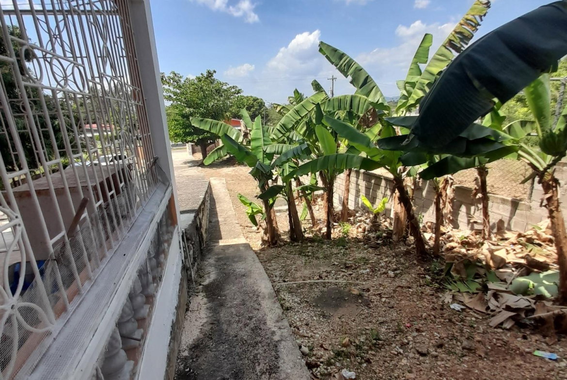 Ninth image of 1a Chateau rd in Palmers Cross, Clarendon, Jamaica - property is For Sale