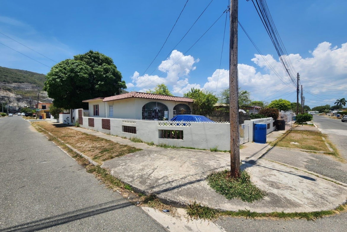 Fifth image of 438 Goodman Avenue, Bridgepor in Bridgeport, St. Catherine, Jamaica - property is For Sale