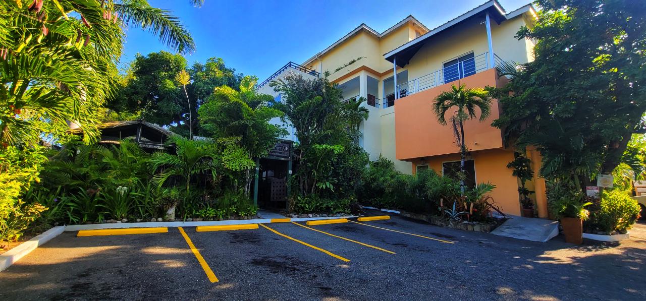 For-Rent-1040-sqft-Commercial-Office-Space-in-St.-Andrew-Jamaica Second image of 9- 9-11 Phoenix Ave in Kingston 10, St. Andrew, Jamaica - property is For Rent