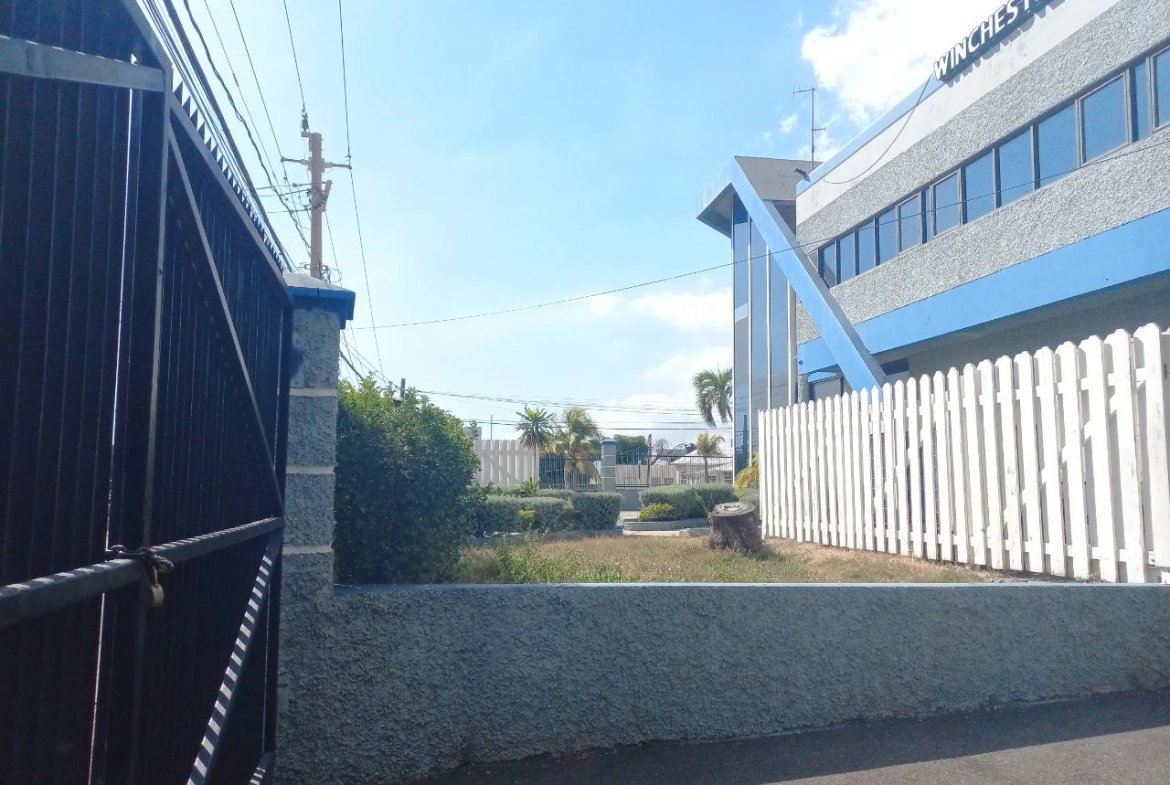 Fifth image of A3-12 1/2 Hope Road, Kingston 10 in Kingston 10, St. Andrew, Jamaica - property is For Rent