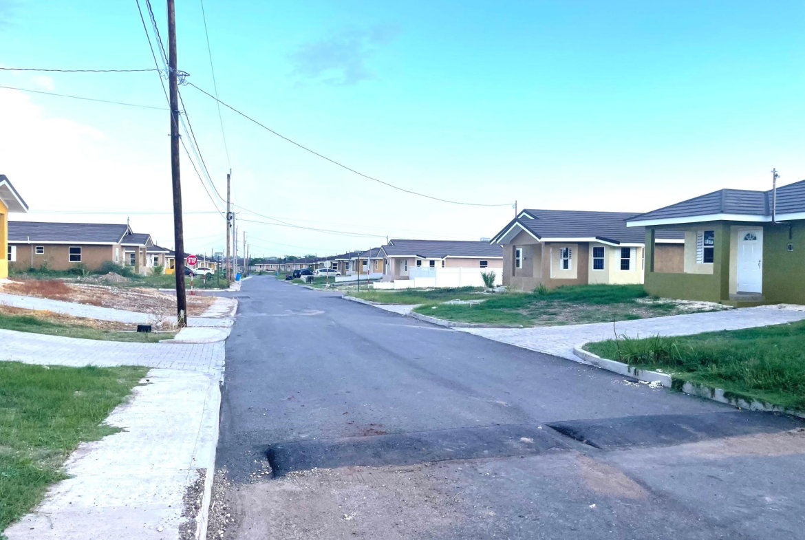 Tenth image of 403- Colbeck Manor in Colbeck, St. Catherine, Jamaica - property is For Rent