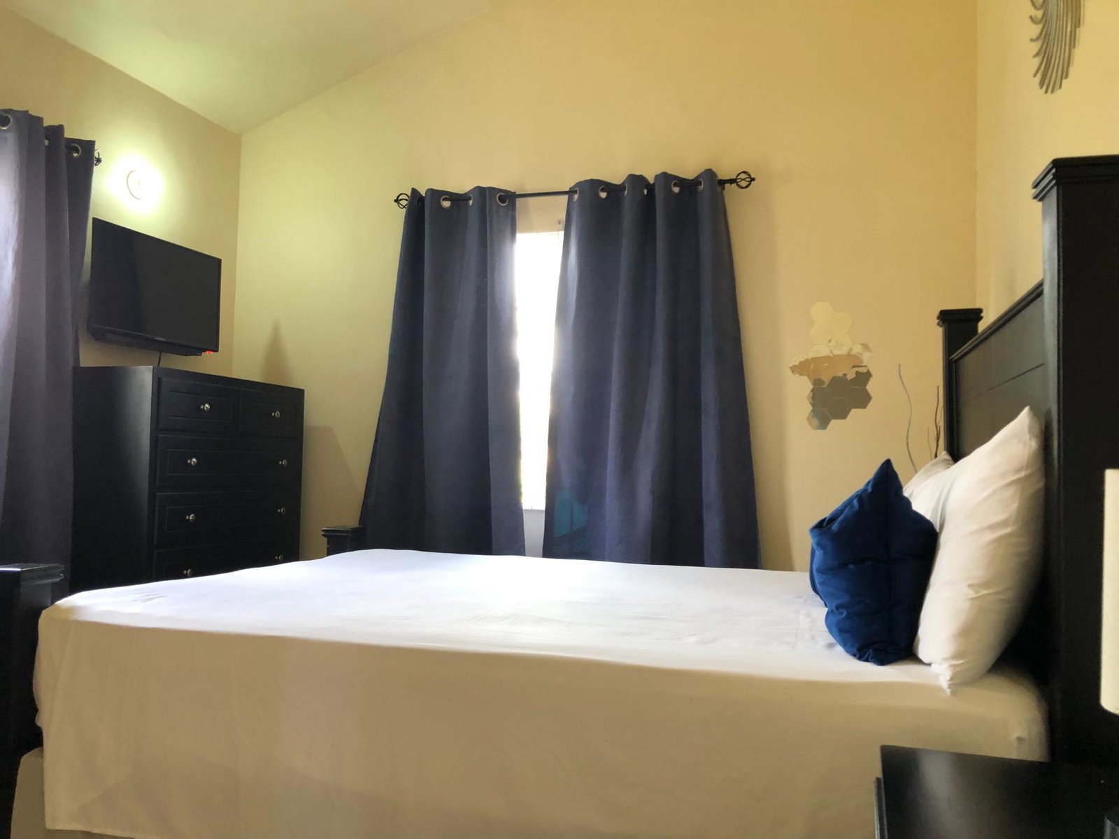 Twelfth image of 568 Starfish Crescent in Phoenix Park, St. Catherine, Jamaica - property is For Rent