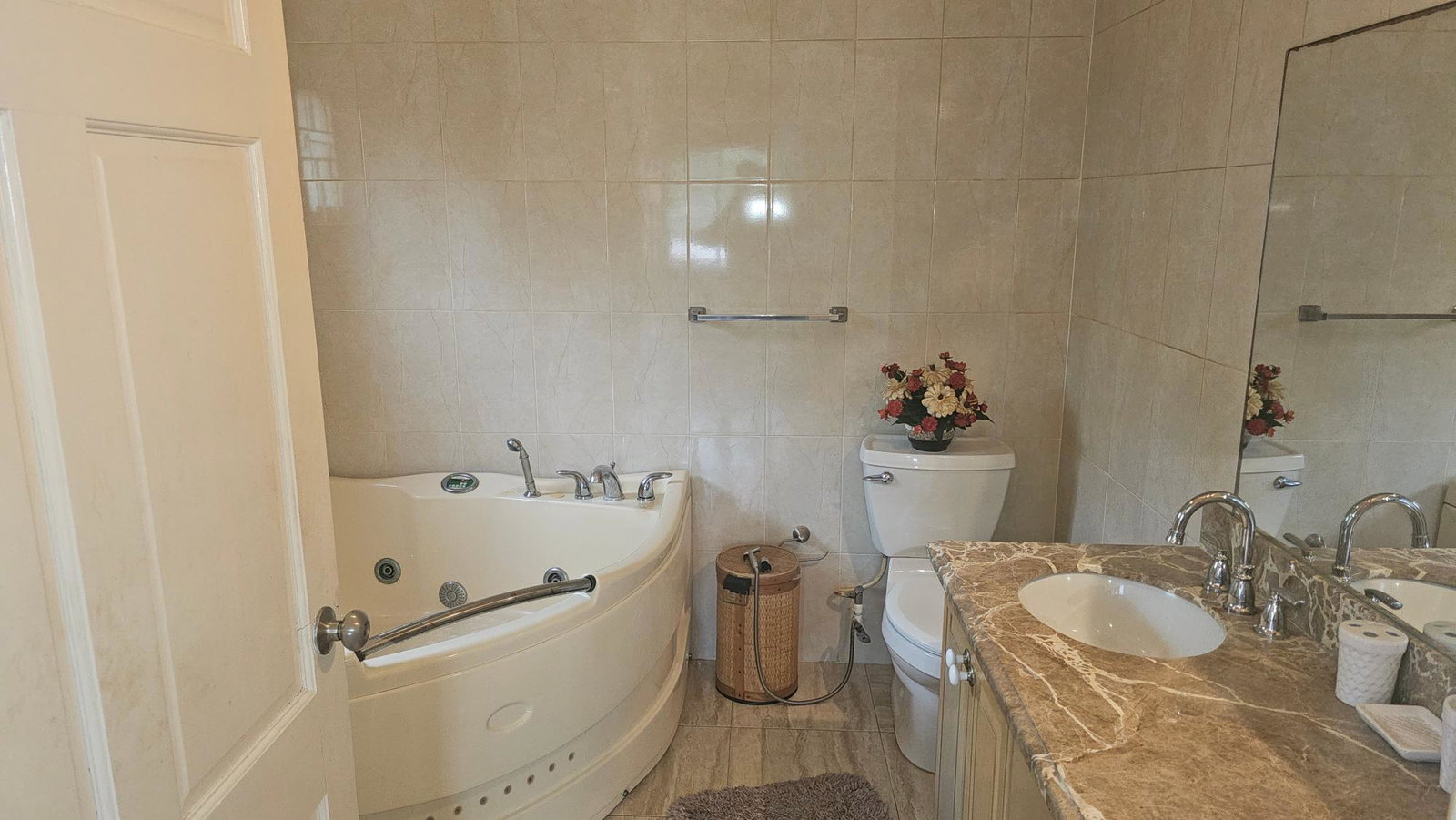 Thirteenth image of E4-11 Seaview Avenue in Kingston 6, St. Andrew, Jamaica - property is For Rent