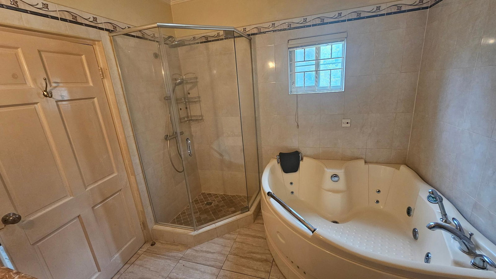 Fourteenth image of E4-11 Seaview Avenue in Kingston 6, St. Andrew, Jamaica - property is For Rent