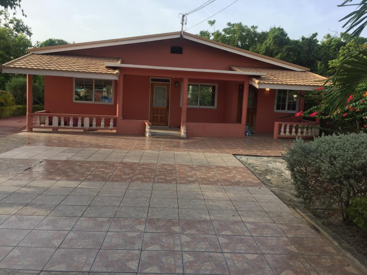 Furnished-2-Bedroom-Apartment-for-Rent-in-Runaway-Bay-Jamaica Second image of Rock Cottage, Runaway Bay in Runaway Bay, St. Ann, Jamaica - property is For Rent