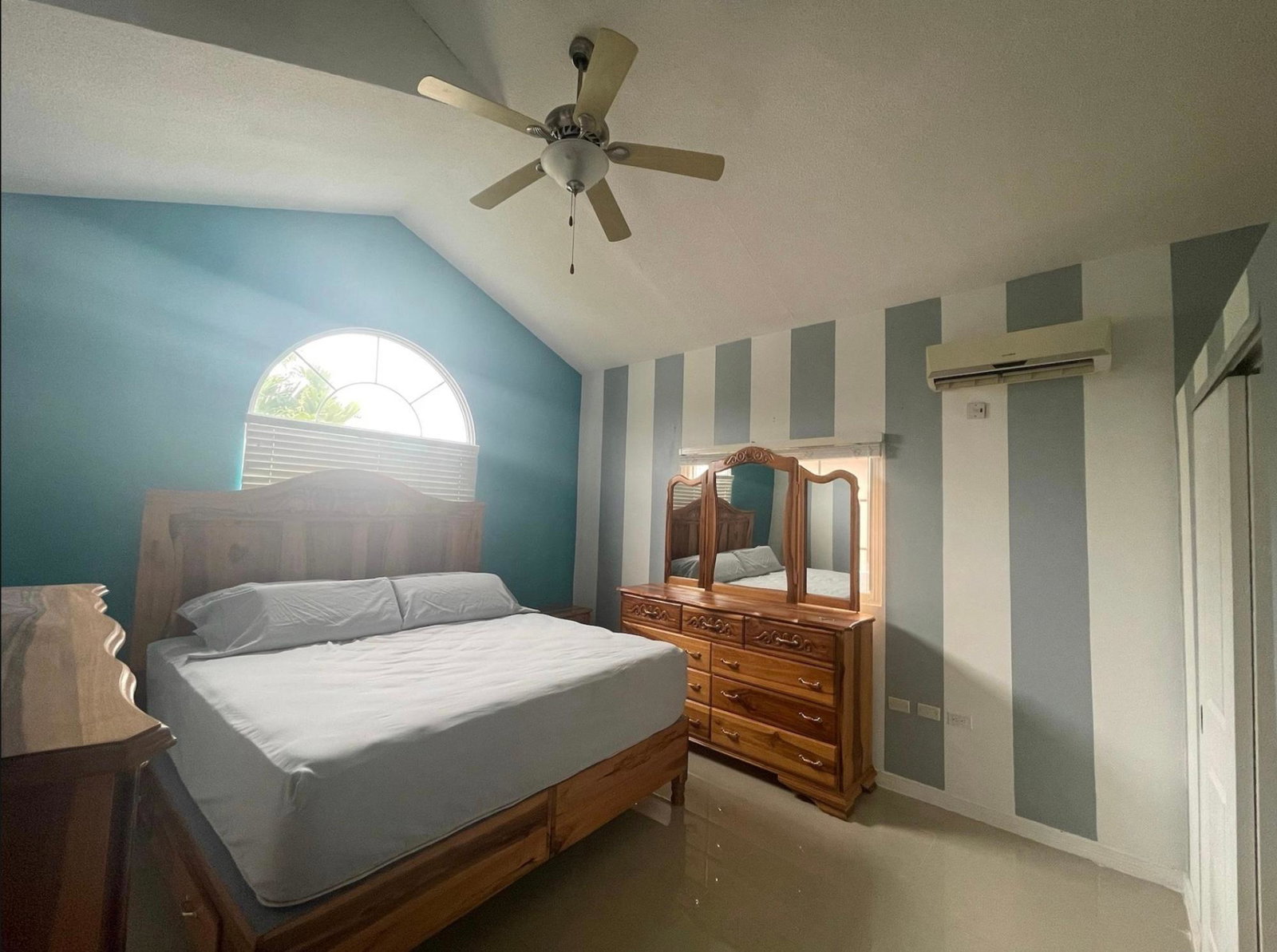 Sixth image of 45 Bunker Crescent in Caymanas Estates, St. Catherine, Jamaica - property is For Rent