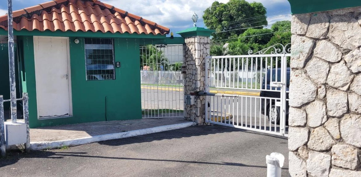 Eleventh image of Apt 20-10 Central Avenue in CONSTANT SPRING, St. Andrew, Jamaica - property is For Rent