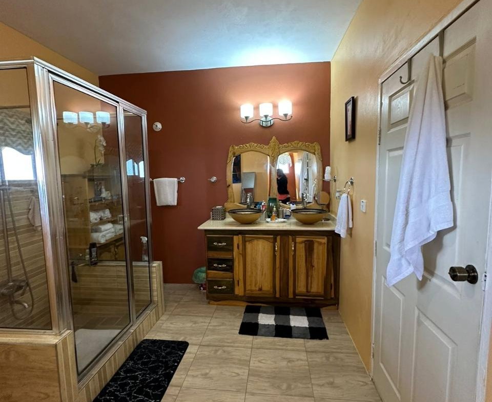 Thirteenth image of 459 South View Dr, Rhyne Park in Little River, St. James, Jamaica - property is For Rent