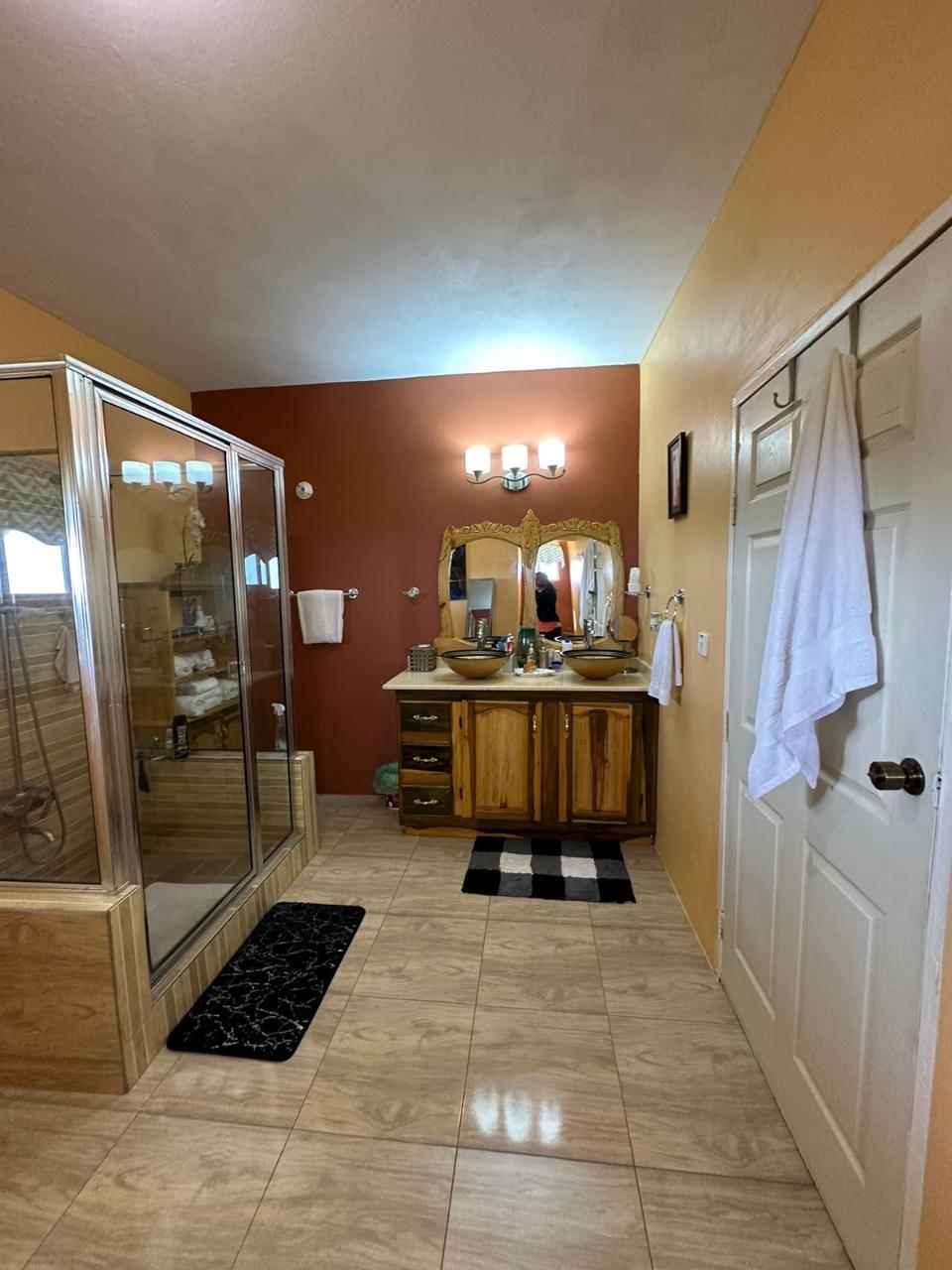 Thirteenth image of 459 South View Dr, Rhyne Park in Little River, St. James, Jamaica - property is For Rent