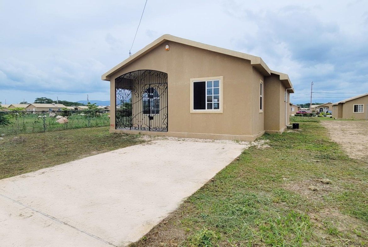 First image of 1962- Phoenix Park in Phoenix Park, St. Catherine, Jamaica - property is For Sale