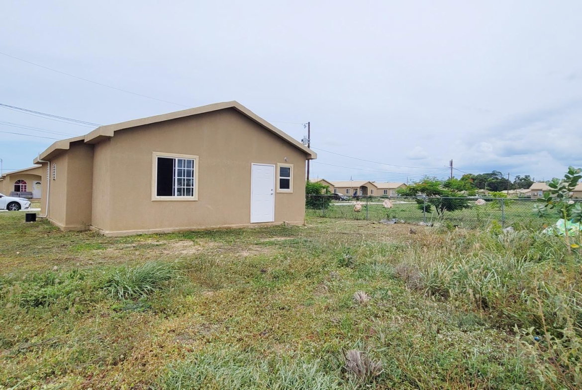 Twenty-Second image of 1962- Phoenix Park in Phoenix Park, St. Catherine, Jamaica - property is For Sale