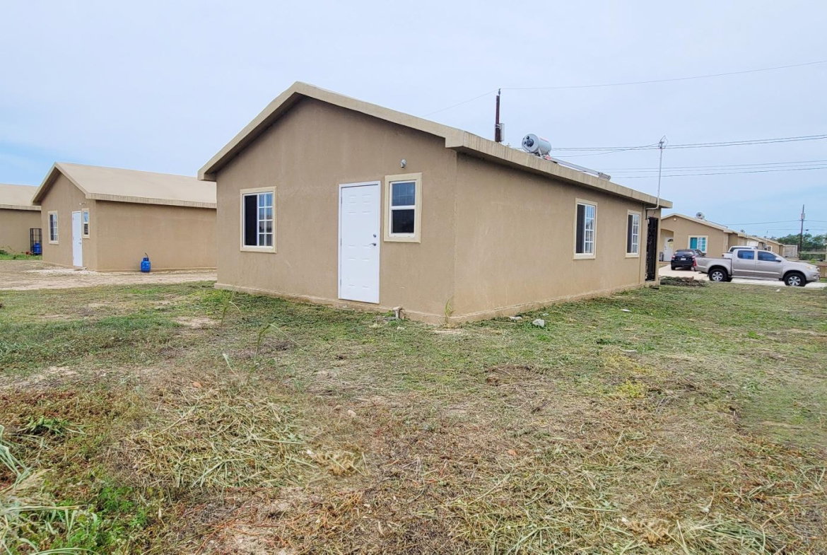 Twenty-Third image of 1962- Phoenix Park in Phoenix Park, St. Catherine, Jamaica - property is For Sale