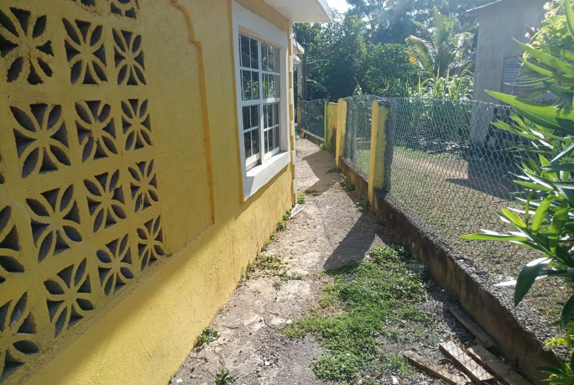 Second image of Red Road Palmers Cross in Palmers Cross, Clarendon, Jamaica - property is For Sale