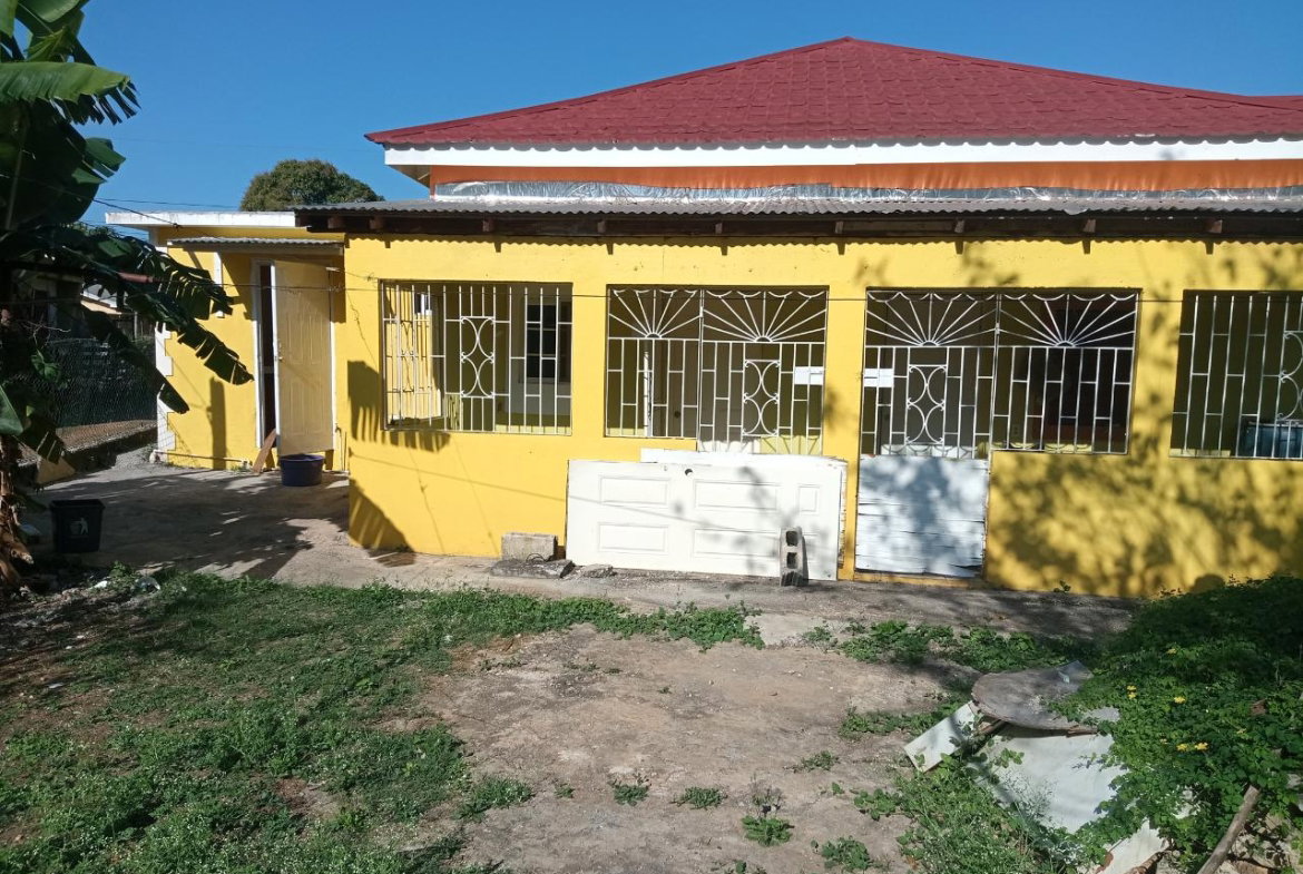 Third image of Red Road Palmers Cross in Palmers Cross, Clarendon, Jamaica - property is For Sale