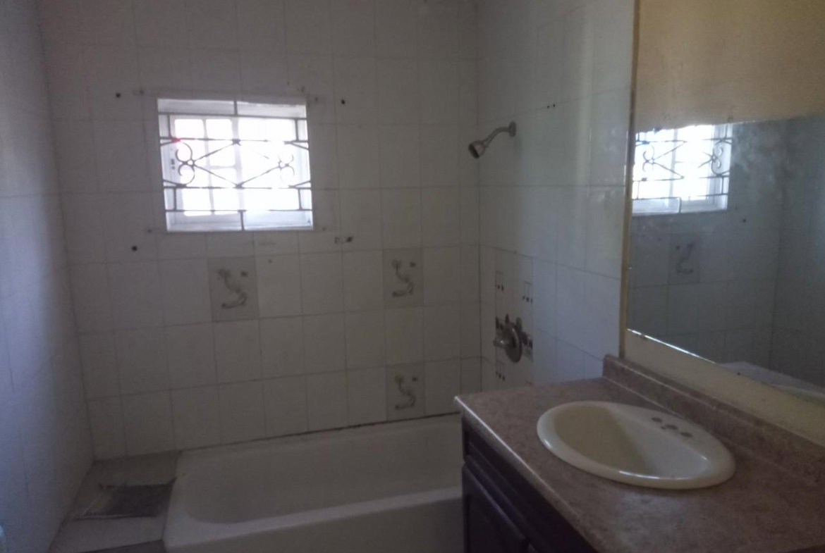 Sixth image of Red Road Palmers Cross in Palmers Cross, Clarendon, Jamaica - property is For Sale