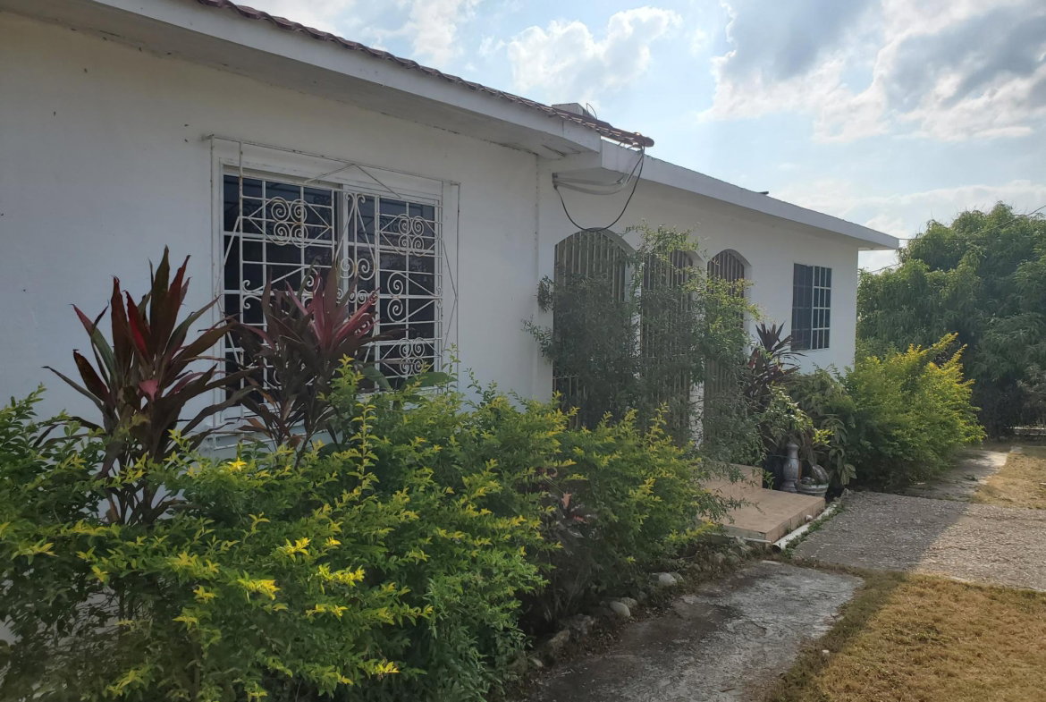 Sixteenth image of Coral Gardens in Montego Bay, St. James, Jamaica - property is For Sale