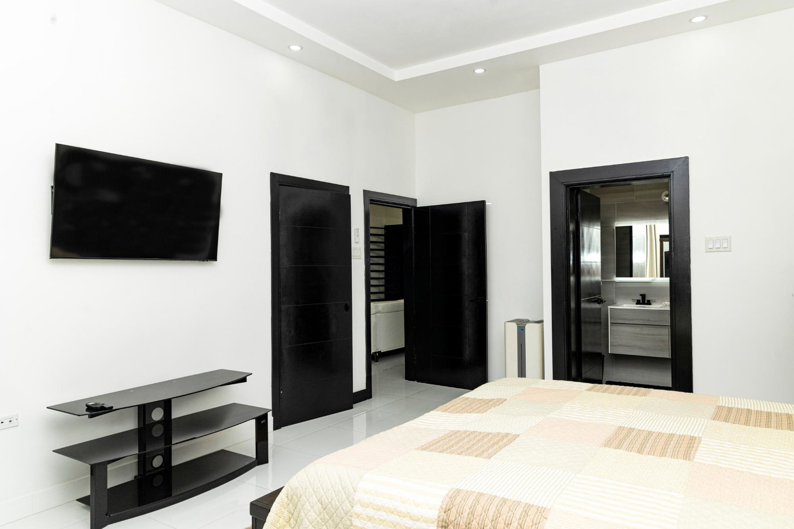 Luxurious-2-Bedroom-Apartment-for-Rent-in-Gated-Community-Salisbury-Jamaica Seventh image of 7-2 Salisbury Avenue in Kingston 6, St. Andrew, Jamaica - property is For Rent