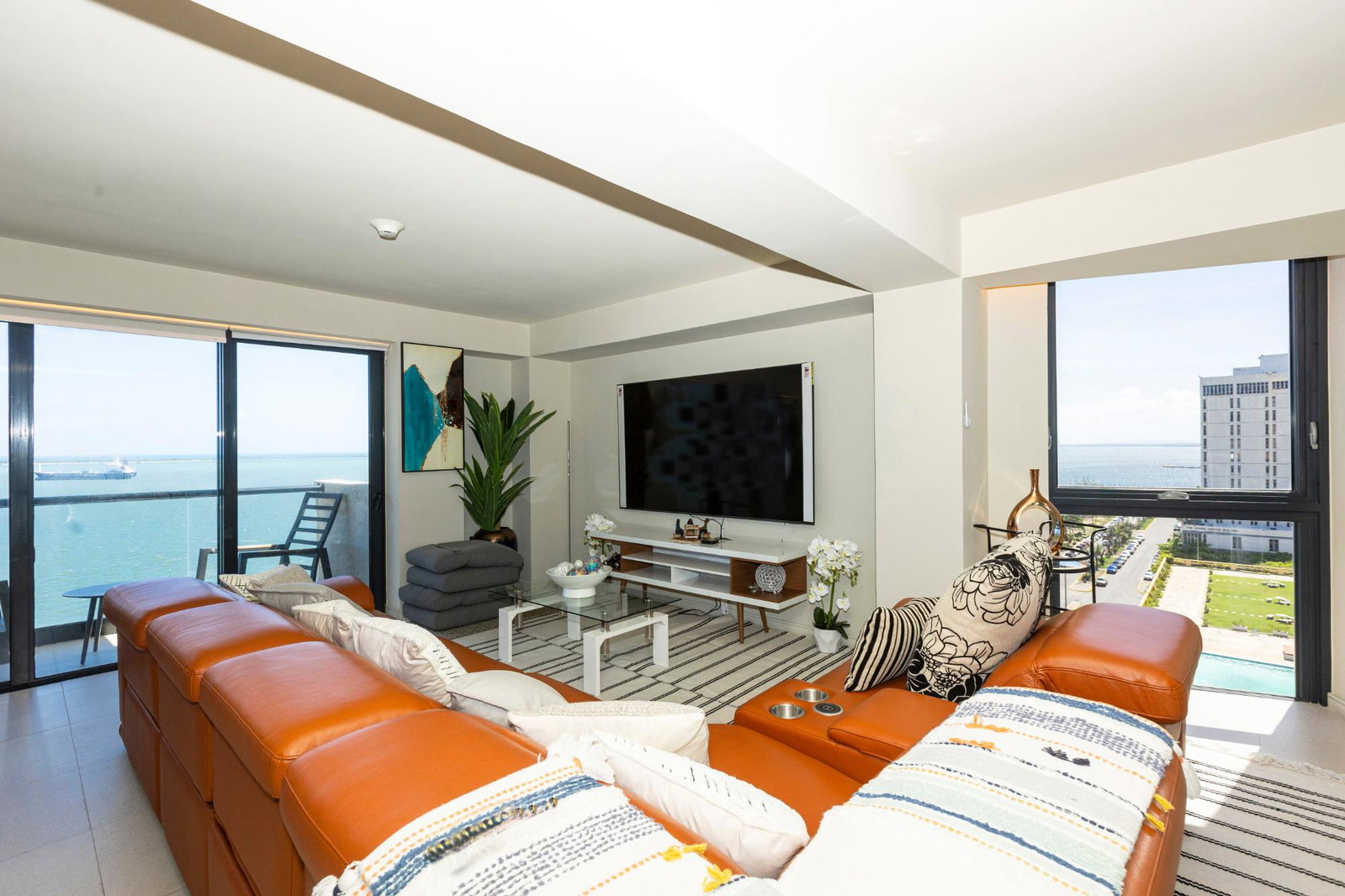 First image of 1109-2-4 King Street in KINGSTON, Kingston, Jamaica - property is For Rent