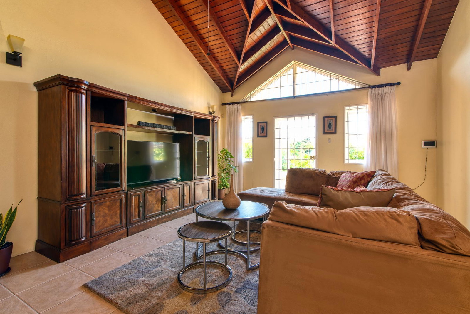 Sixteenth image of 5 Sandhurst Crescent in Kingston 6, St. Andrew, Jamaica - property is For Rent