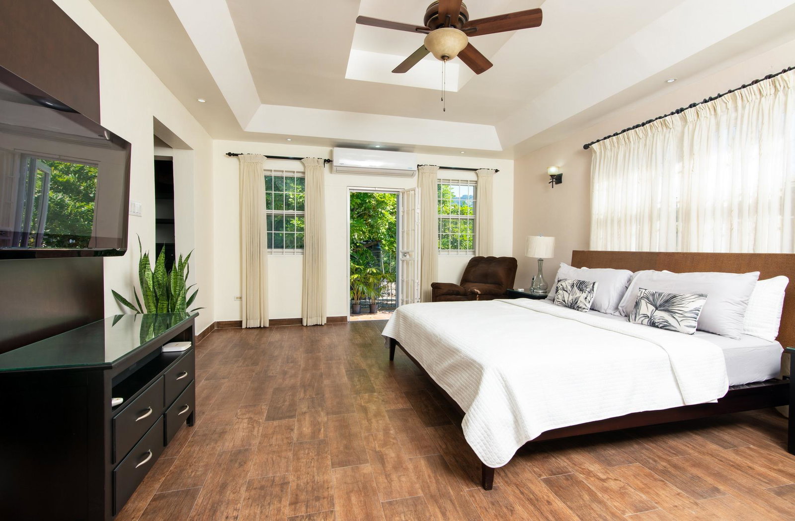 Seventeenth image of 5 Sandhurst Crescent in Kingston 6, St. Andrew, Jamaica - property is For Rent
