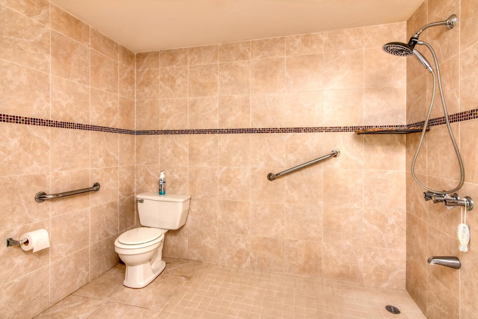 Twenty-Fourth image of 5 Sandhurst Crescent in Kingston 6, St. Andrew, Jamaica - property is For Rent