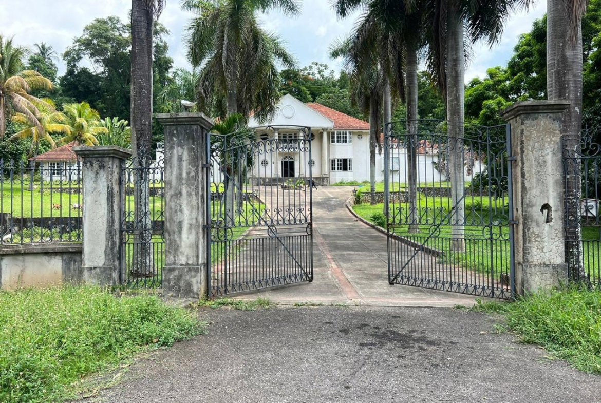 Seventh image of 9 Oakridge Road in Kingston 8, St. Andrew, Jamaica - property is For Sale