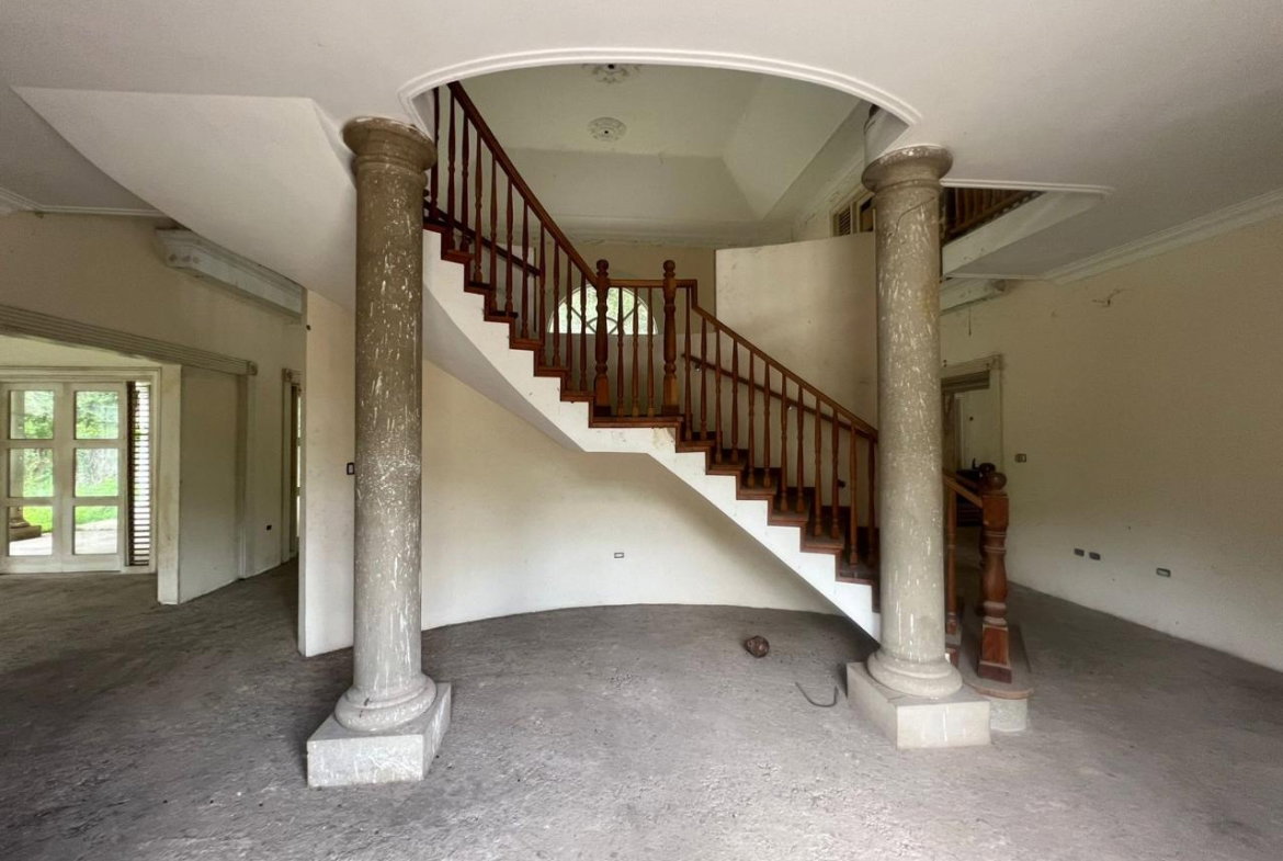 Seventeenth image of 9 Oakridge Road in Kingston 8, St. Andrew, Jamaica - property is For Sale