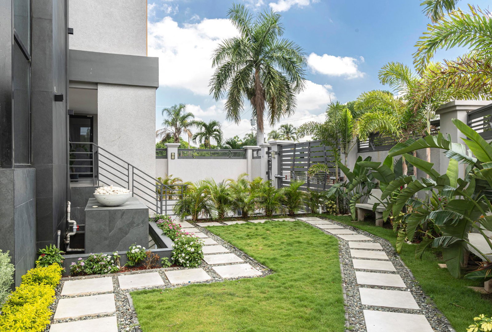 Third image of 204-28 Waterloo Avenue in Kingston 10, St. Andrew, Jamaica - property is For Rent