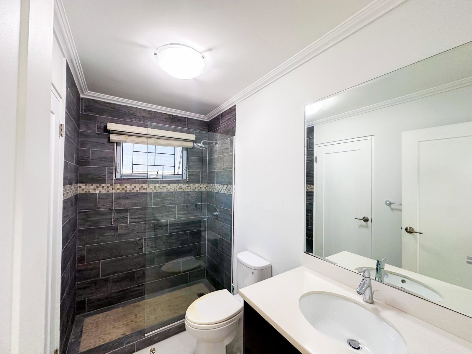 Luxury-2-Bedroom-Apartment-for-Sale-in-Kingston-The-Pordoi Twelfth image of 13e-16a Garden Close in Kingston 8, St. Andrew, Jamaica - property is For Sale