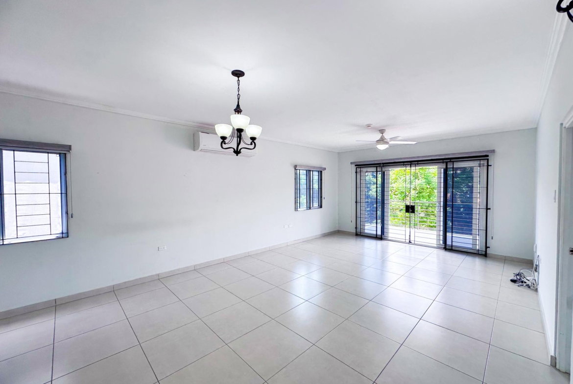 Tenth image of 13e-16a Garden Close in Kingston 8, St. Andrew, Jamaica - property is For Sale
