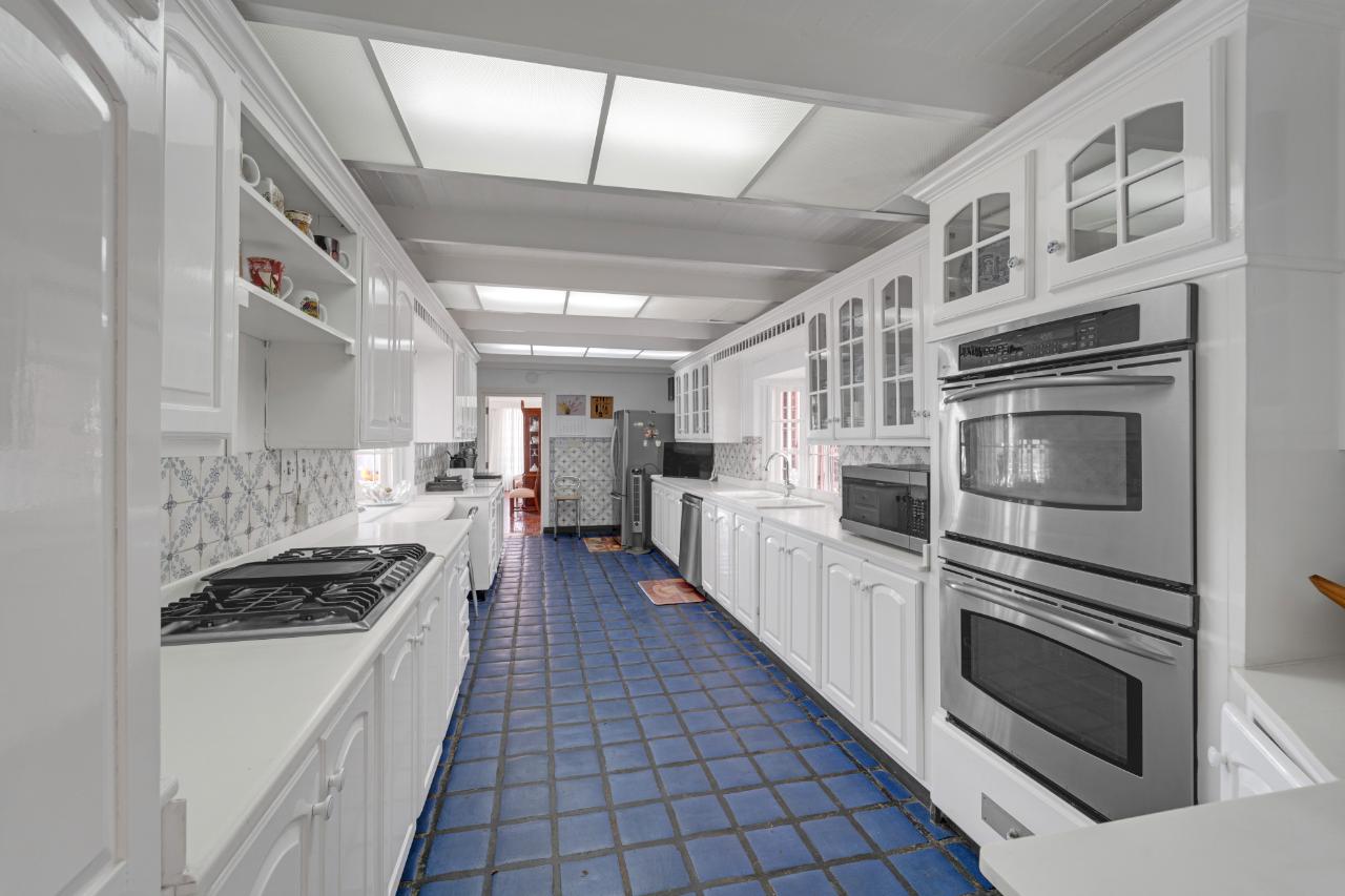 Ninth image of 10 Harriman Close in Kingston 6, St. Andrew, Jamaica - property is For Sale