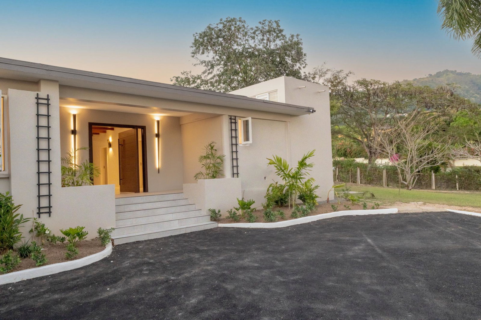 Luxury-5-Bedroom-Home-for-Sale-in-St.-Andrew-Jamaica Fourth image of 15 Temple Meade in Kingston 6, St. Andrew, Jamaica - property is For Sale