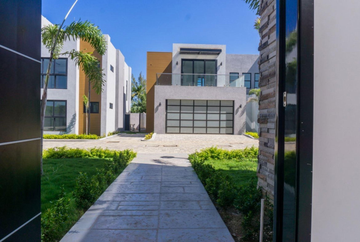 Fourth image of 15-42 Queens Crescent Drive, di in Discovery Bay, St. Ann, Jamaica - property is For Sale