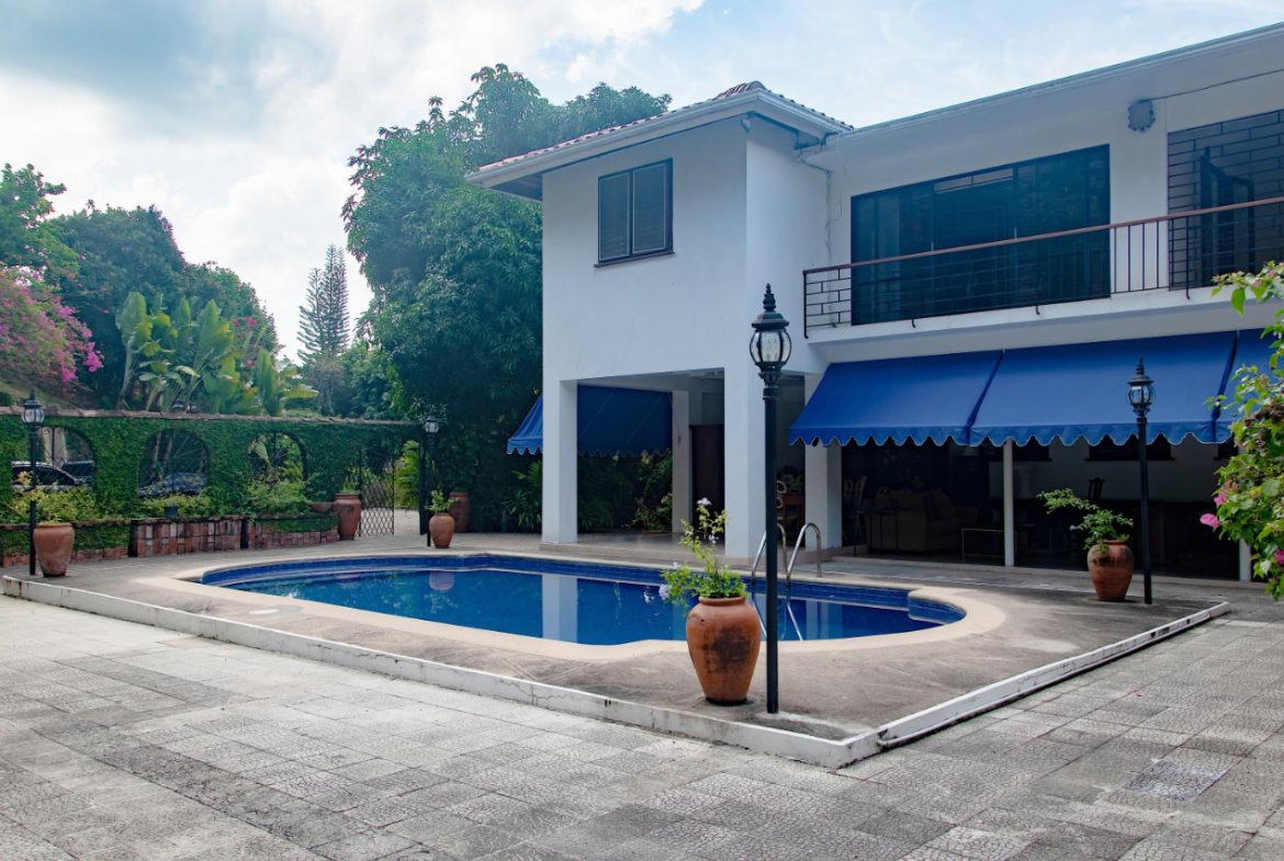 Thirteenth image of 11-13 Bracknell Avenue in Kingston 6, St. Andrew, Jamaica - property is For Sale