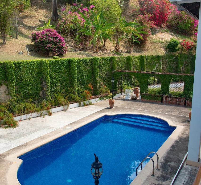 Ninth image of 11-13 Bracknell Avenue in Kingston 6, St. Andrew, Jamaica - property is For Sale