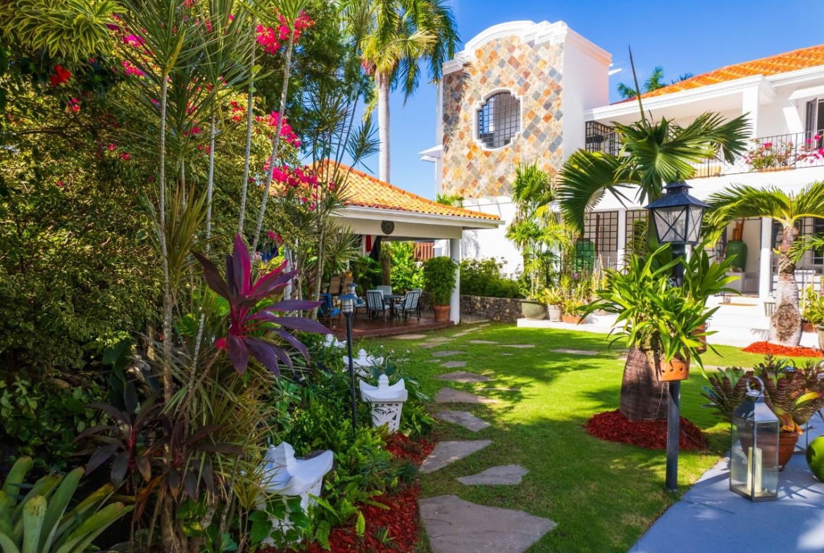 Seventh image of 6 Shortridge Crescent, King in Kingston 6, St. Andrew, Jamaica - property is For Sale
