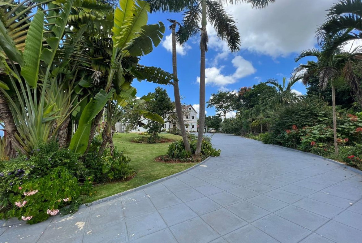 Second image of Mandevill, Ingleside, Man in Mandeville, Manchester, Jamaica - property is For Sale