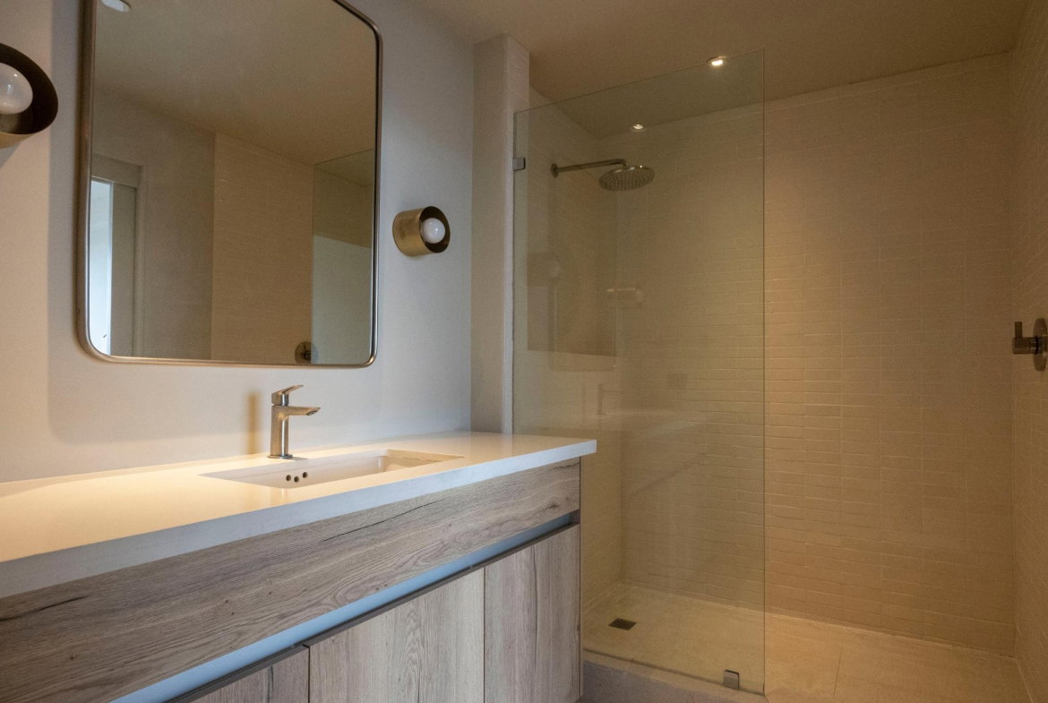 Thirteenth image of 1204-2-4 King Street in Kingston 1, Kingston, Jamaica - property is For Rent