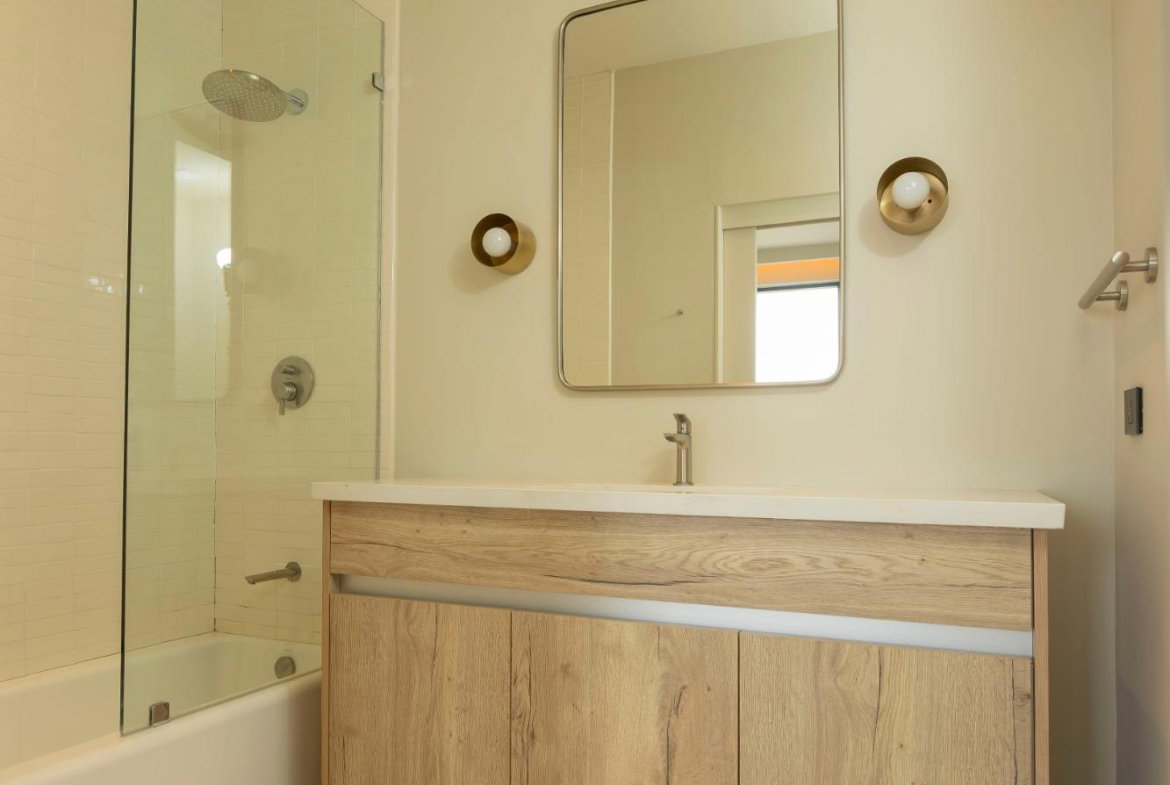 Tenth image of 1204-2-4 King Street in Kingston 1, Kingston, Jamaica - property is For Rent