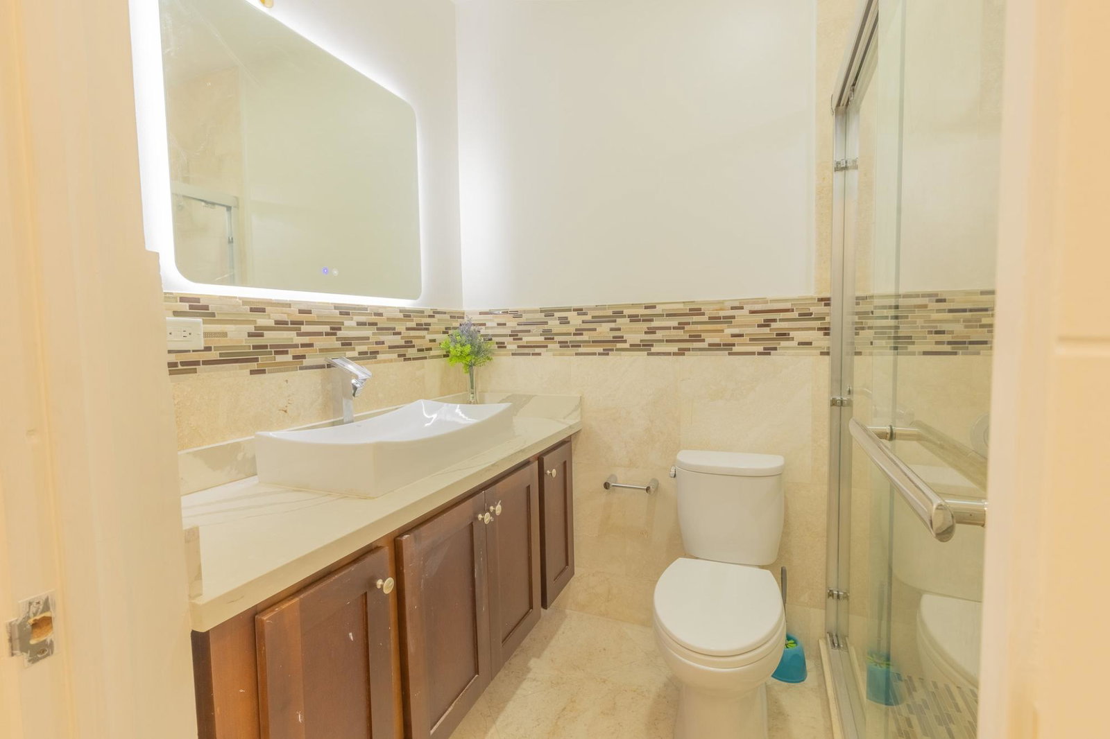 Luxury-Split-Level-Apartment-for-Rent-in-Jamaica-Stunning-Views Thirteenth image of 27-6 Ottawa Avenue in Kingston 6, St. Andrew, Jamaica - property is For Rent