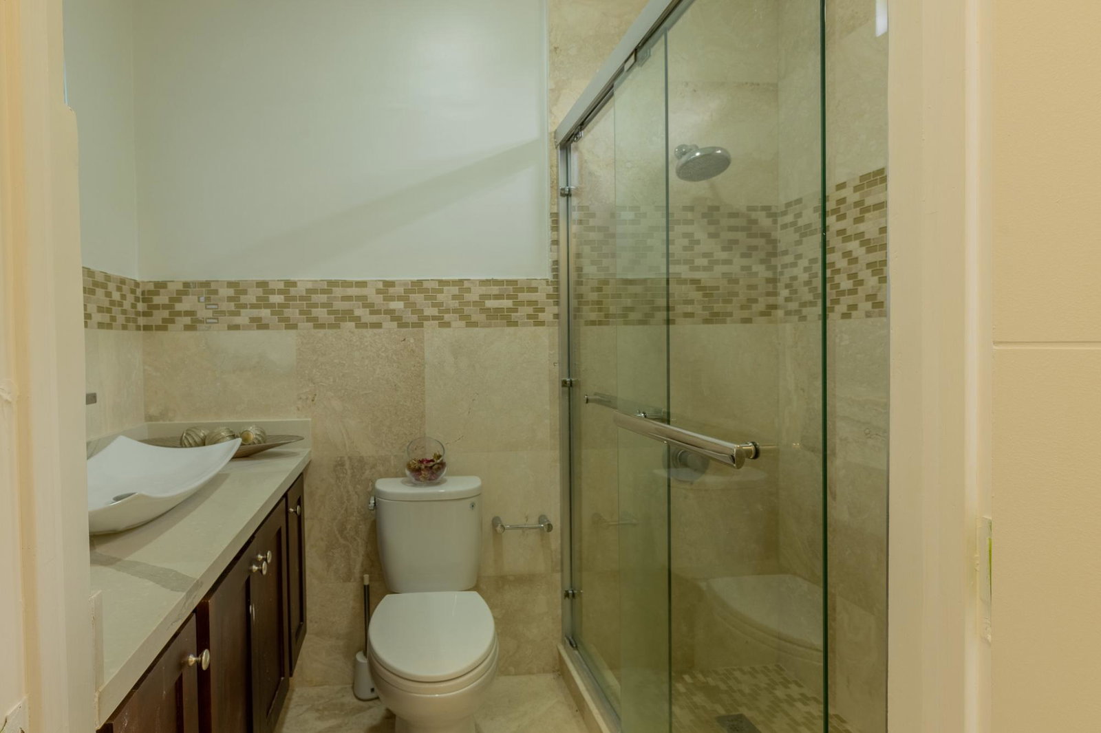 Luxury-Split-Level-Apartment-for-Rent-in-Jamaica-Stunning-Views Fifteenth image of 27-6 Ottawa Avenue in Kingston 6, St. Andrew, Jamaica - property is For Rent