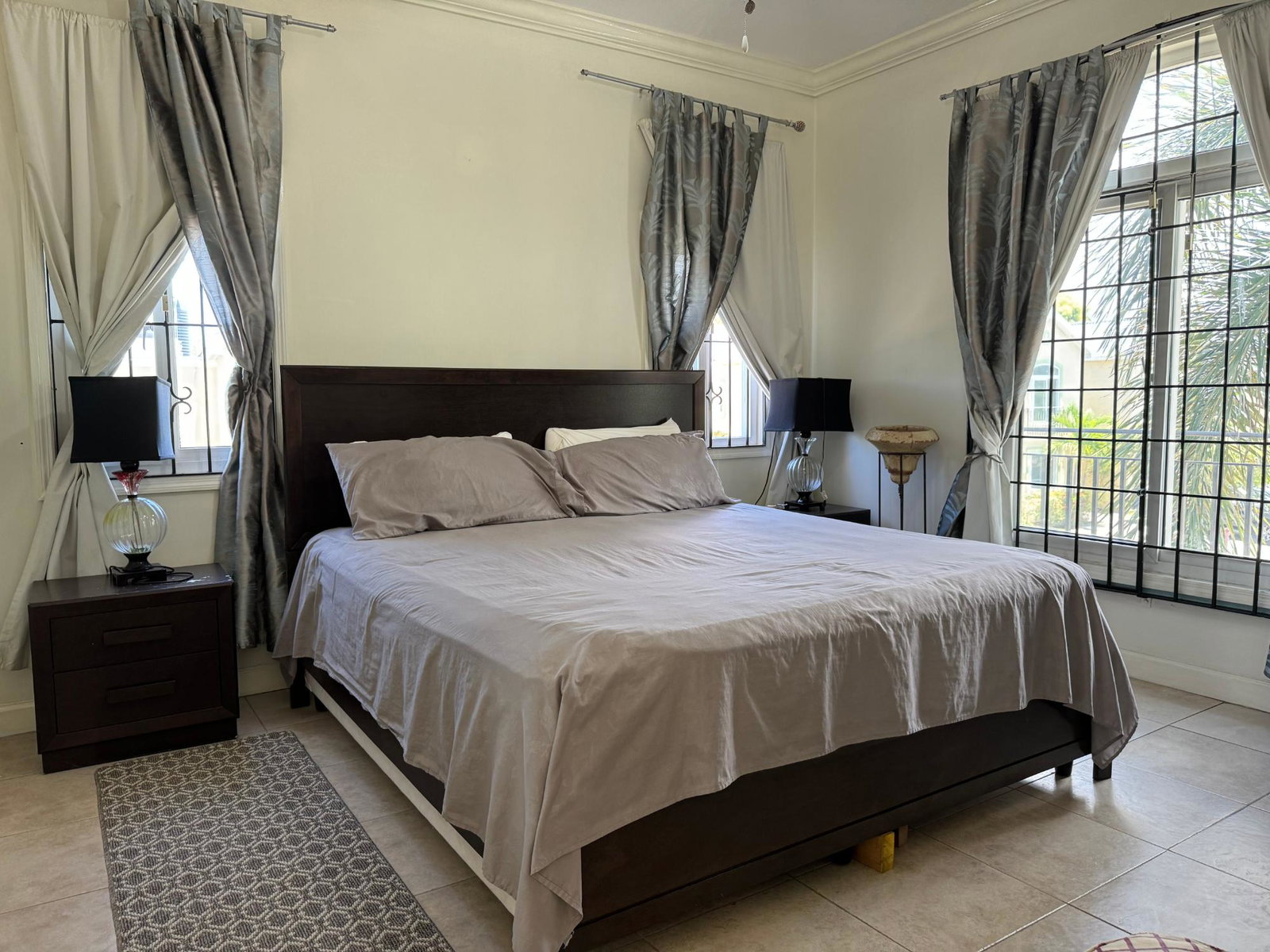 Fifteenth image of 28-17 East Kings House Road in Kingston 6, St. Andrew, Jamaica - property is For Rent