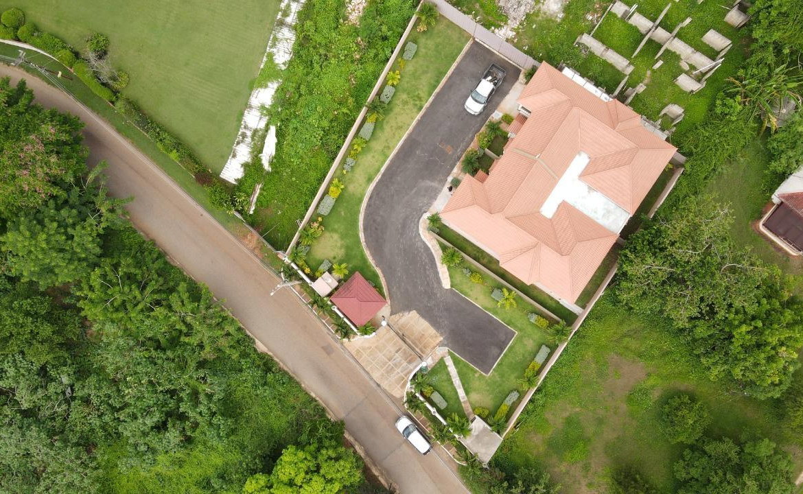 Third image of 2- Belvedere rd in Belvedere, St. Andrew, Jamaica - property is For Sale