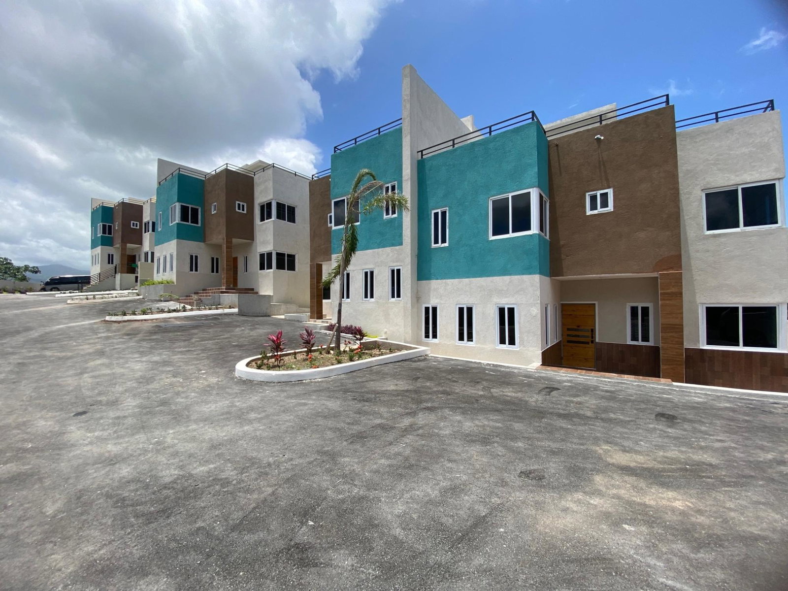Luxury-Townhouses-for-Sale-in-West-Kirkland-Heights-Vista-Brentwood Second image of 2-6 Brentwood Terrace, West k in Kingston 19, St. Andrew, Jamaica - property is For Sale