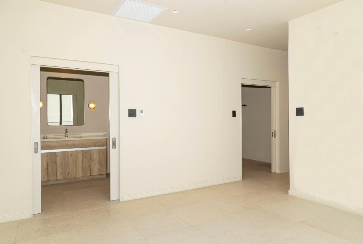 Seventh image of 1205-2-4 King Street in Kingston 1, Kingston, Jamaica - property is For Rent