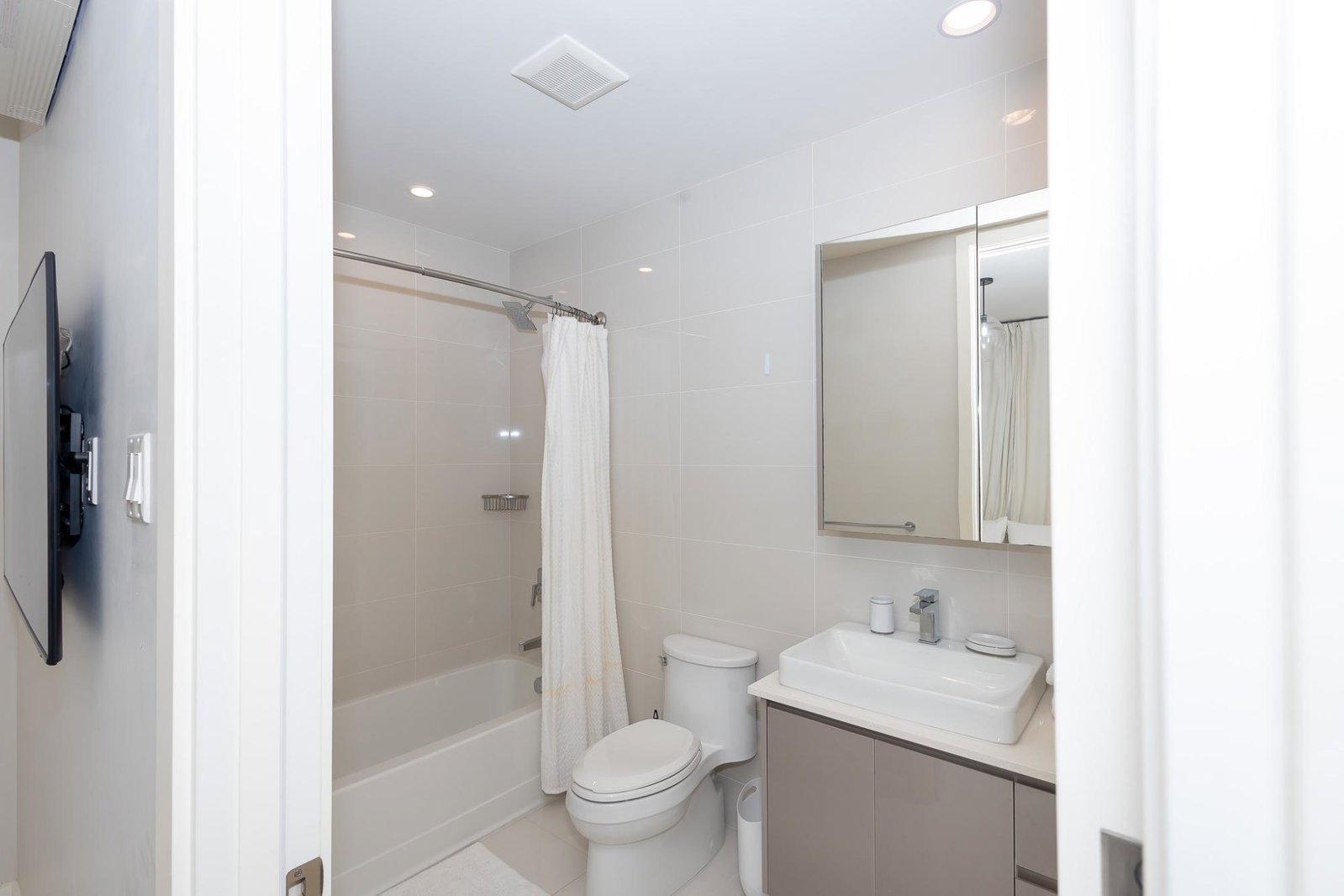 Thirteenth image of 703-2836 Sunset Drive in Montego Bay, St. James, Jamaica - property is For Rent