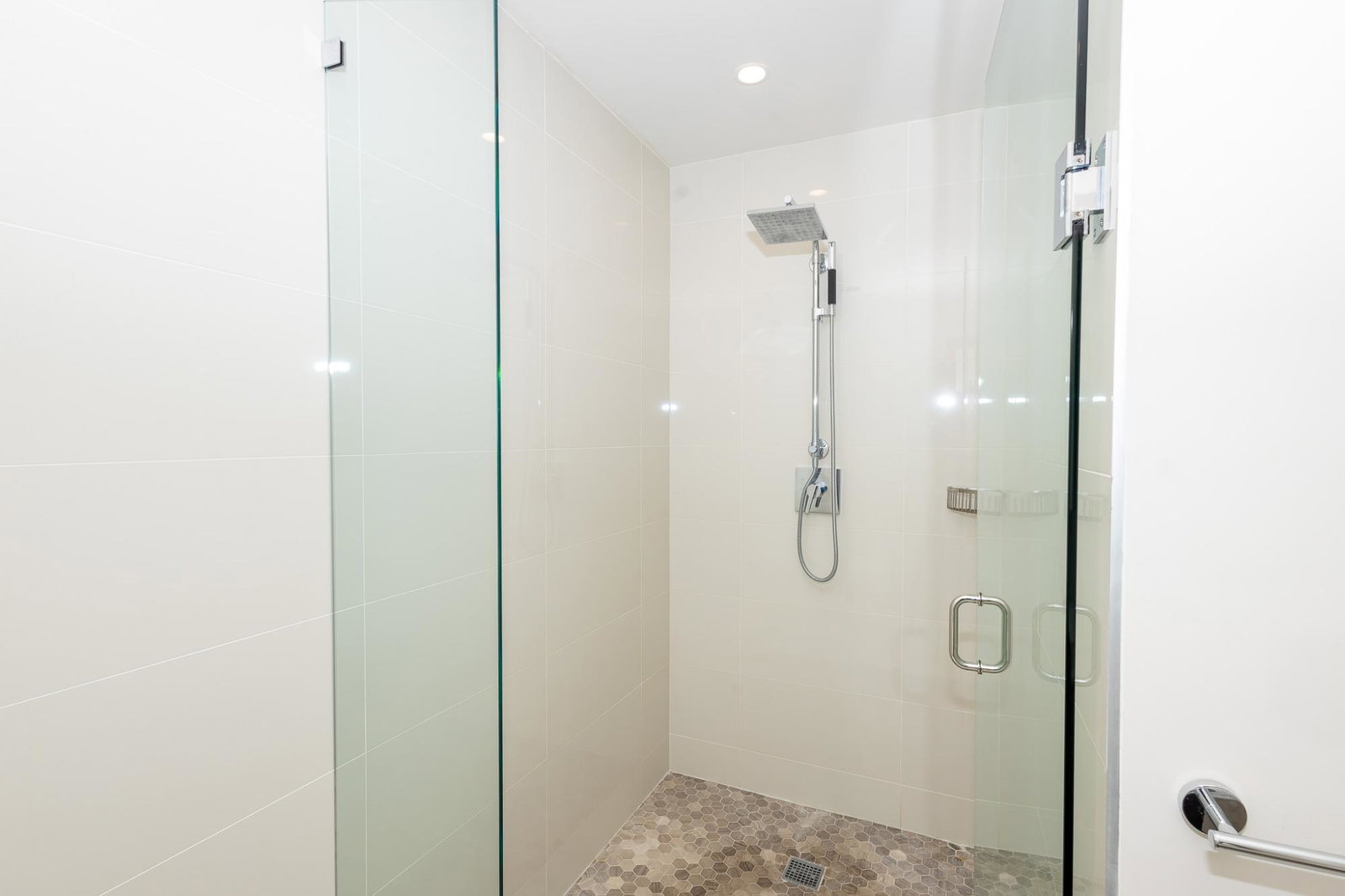 Sixteenth image of 703-2836 Sunset Drive in Montego Bay, St. James, Jamaica - property is For Rent