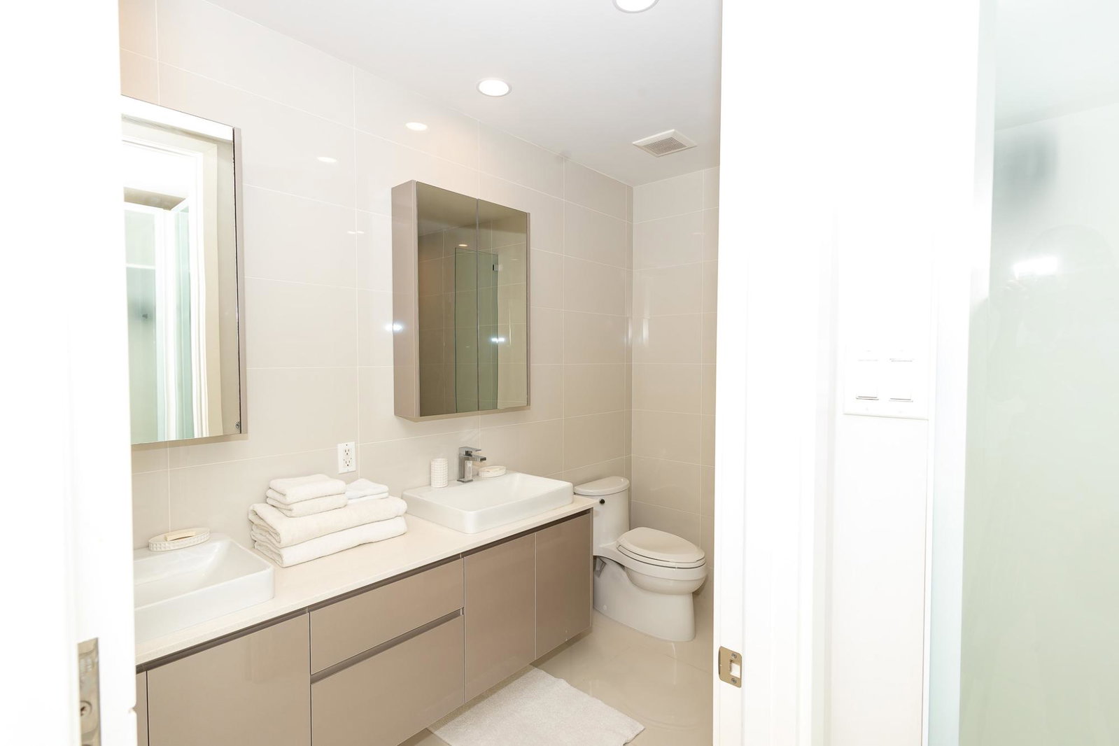 Seventeenth image of 703-2836 Sunset Drive in Montego Bay, St. James, Jamaica - property is For Rent