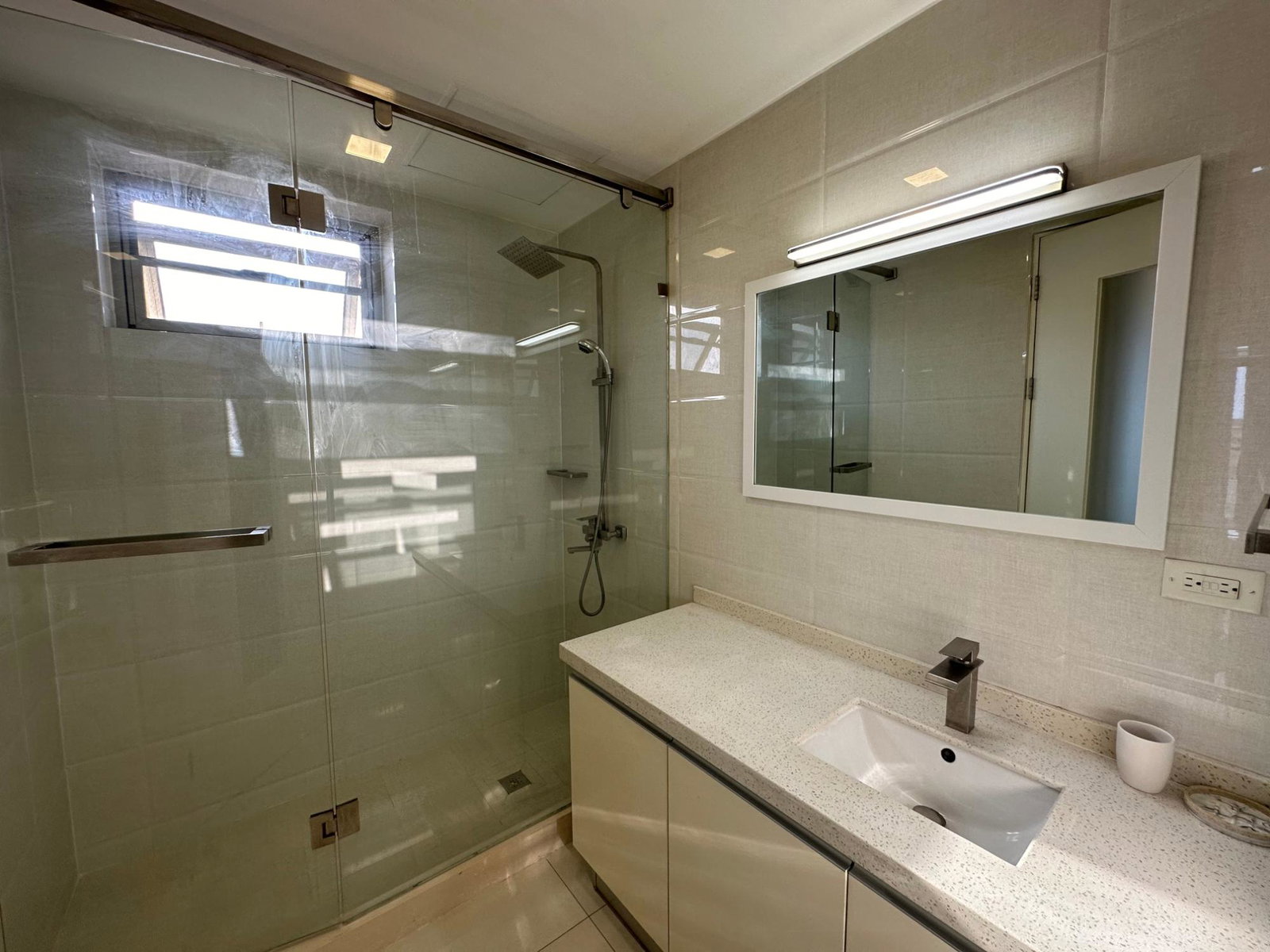 Modern-2-Bedroom-Apartment-for-Rent-in-Kingston-20-South-Avenue Fourteenth image of 406-20 South Avenue in Kingston 10, St. Andrew, Jamaica - property is For Rent